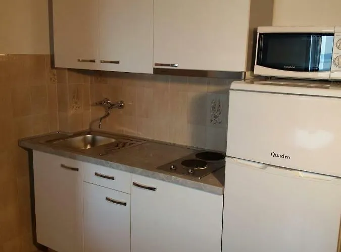 Ivona S Pogledom Na *